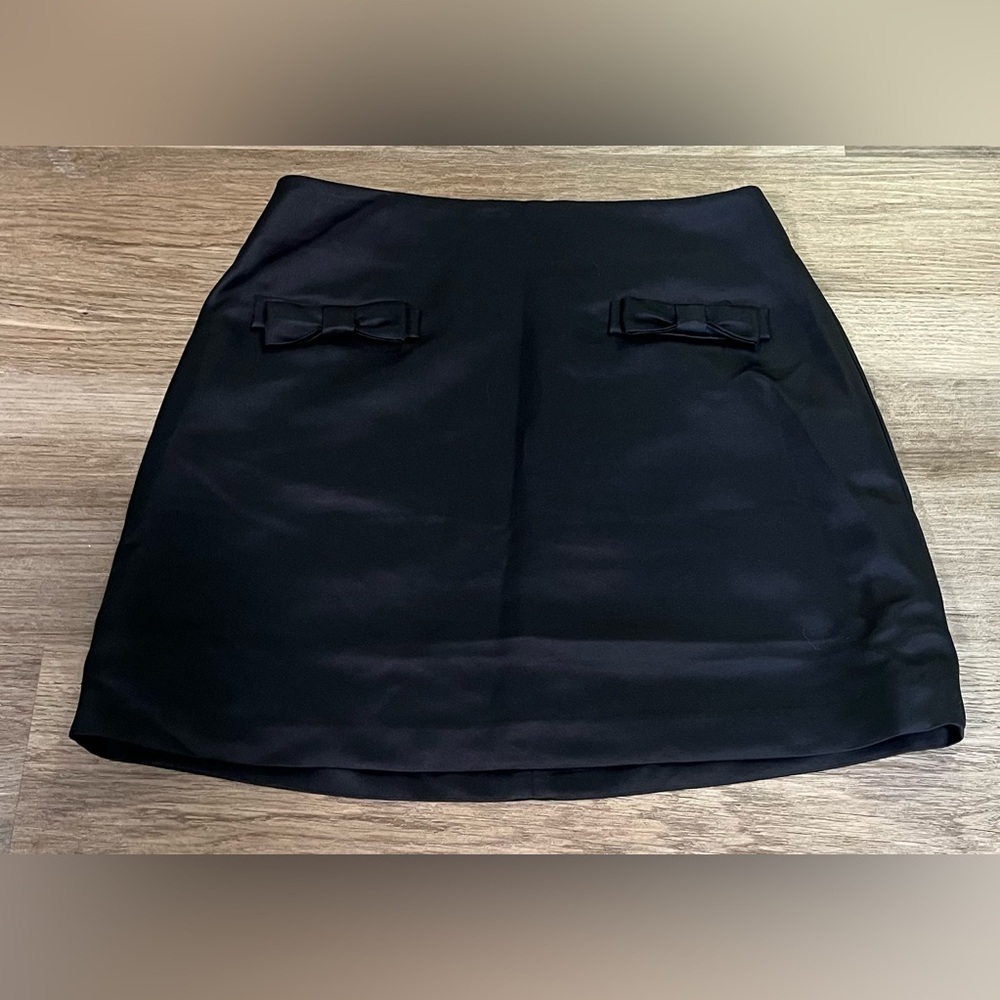 Women's H&M Black Satin Bow Front Mini Skirt - Picture 2 of 4